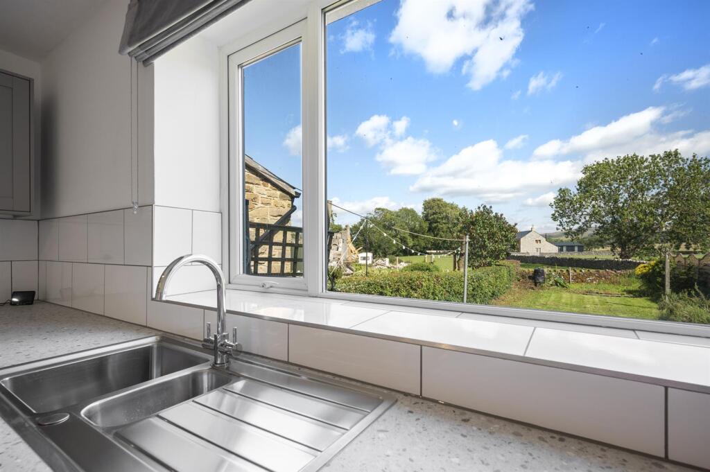 Saxton Mee 5 How Lane -0027.jpg