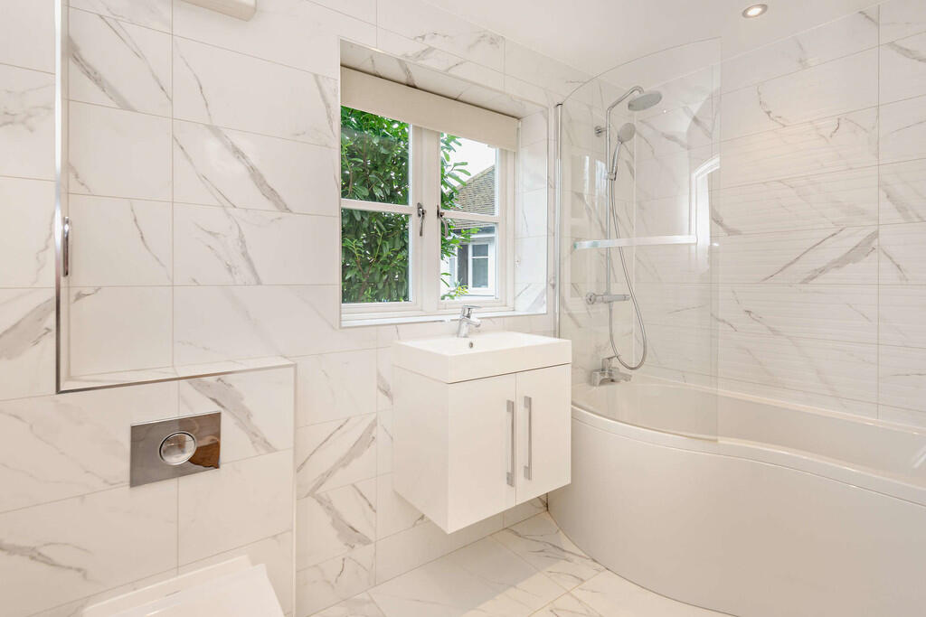 8633019-interior0...