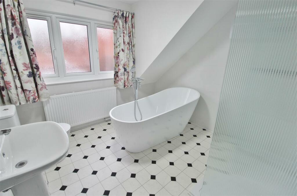 FAMILY BATHROOM