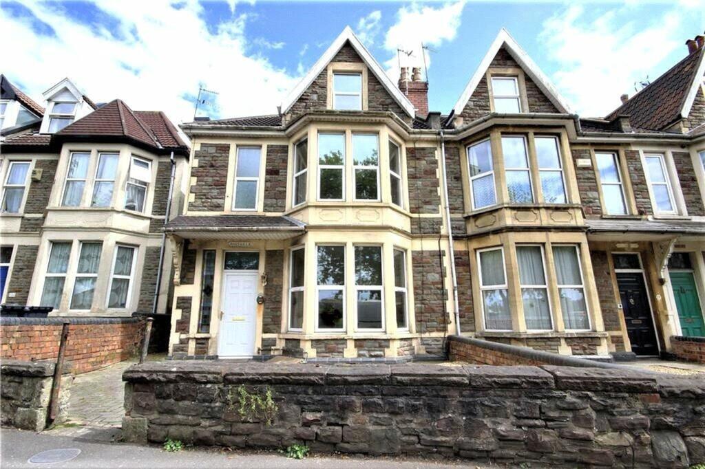 Charming front view of a beautifully designed t...