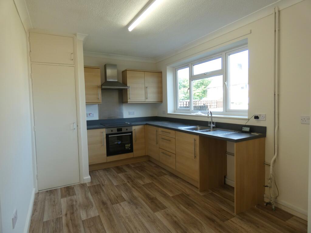 Kitchen Pic 2.JPG