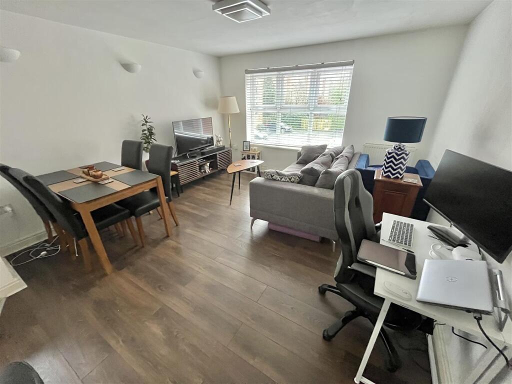 Lounge Dining Room