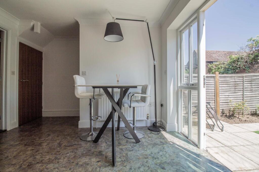 8 St. Edmundsbury Mews [Breakfast Dining Area] 01.