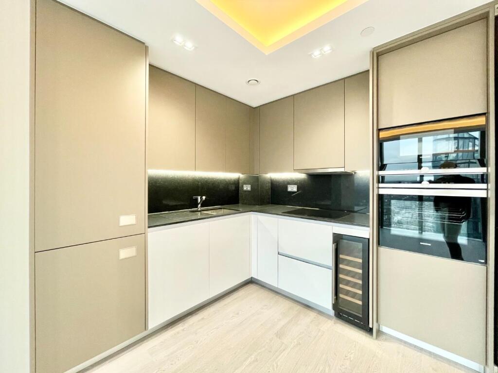 Kitchen       .JPG