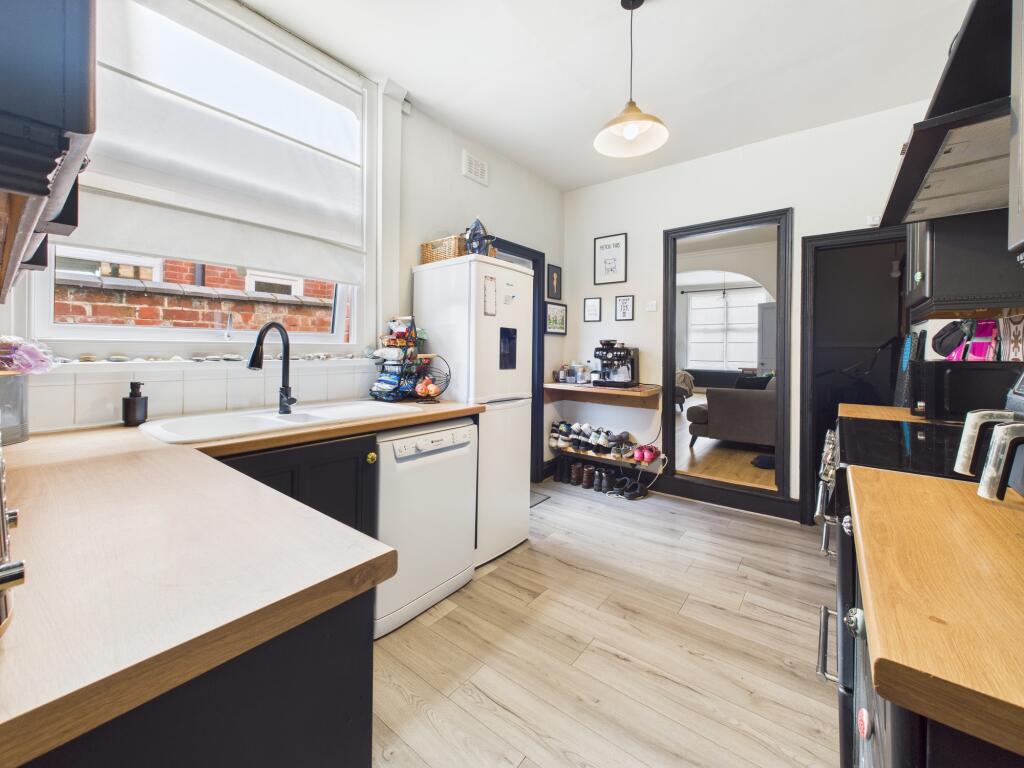 CAM05192G0-PR0142-STILL006