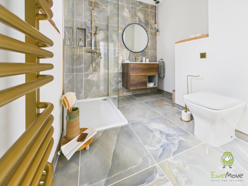 CAM01543G0-PR0166-STILL035