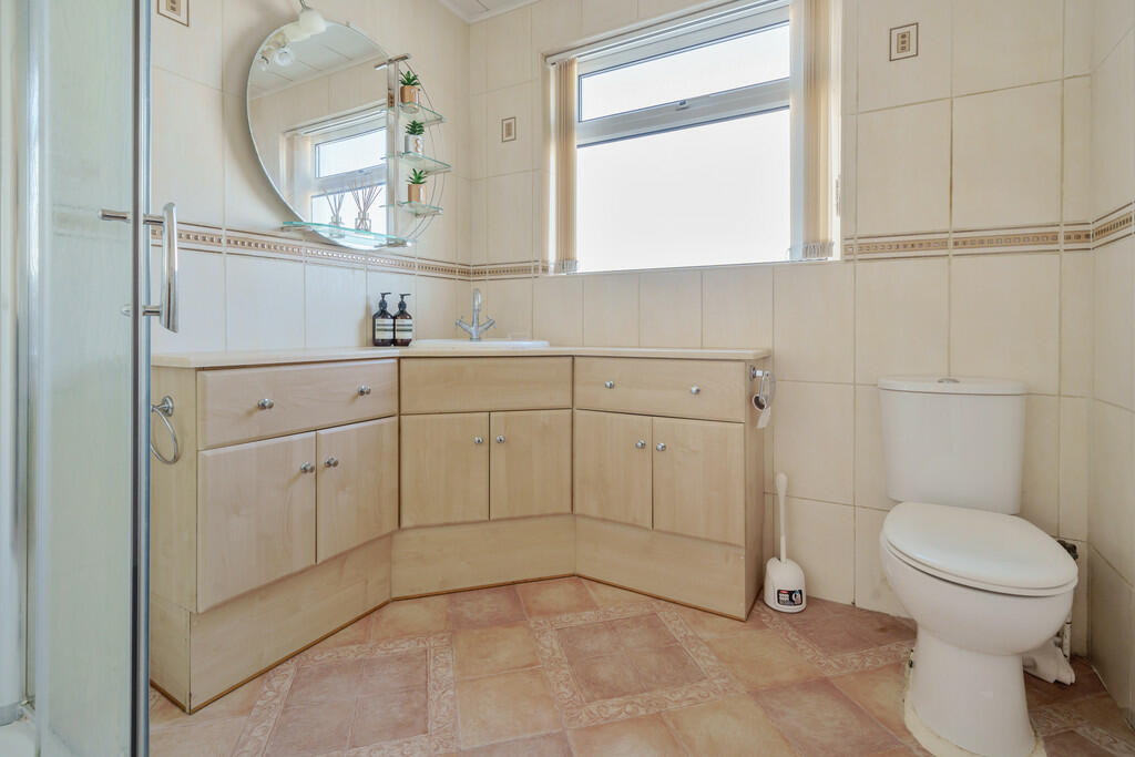 Downstairs Shower...