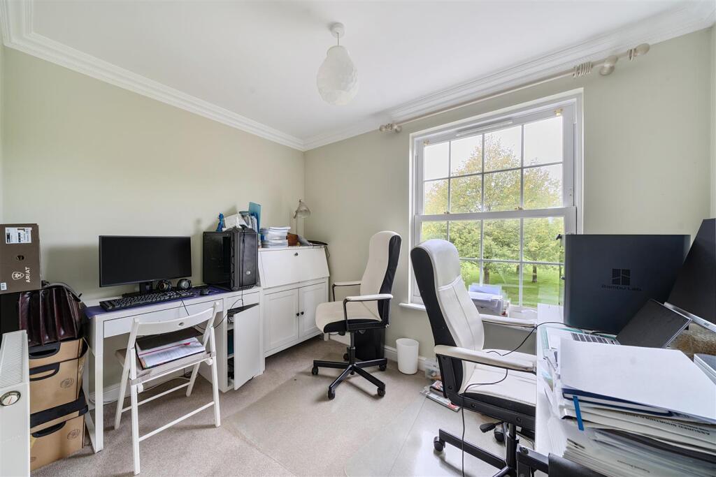 Bedroom/study