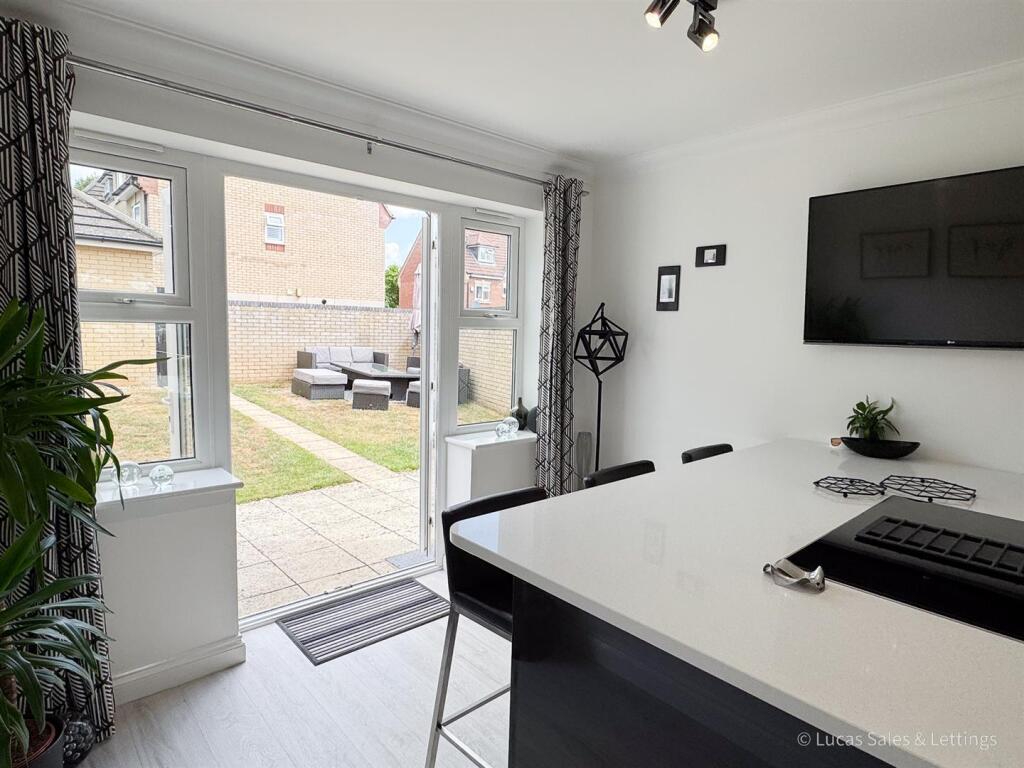 1 Caswell Close Kettering-05.jpg
