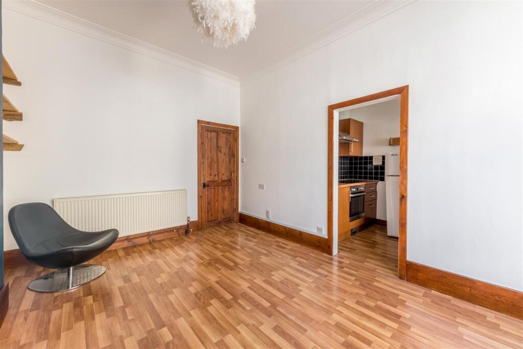 Flat 5, 24-25 Broad Street-6.jpg