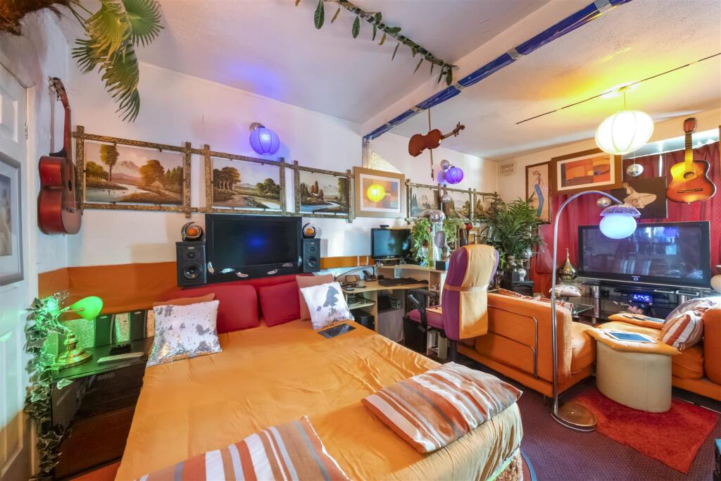 Flat 'B' Ground Floor Studio 23