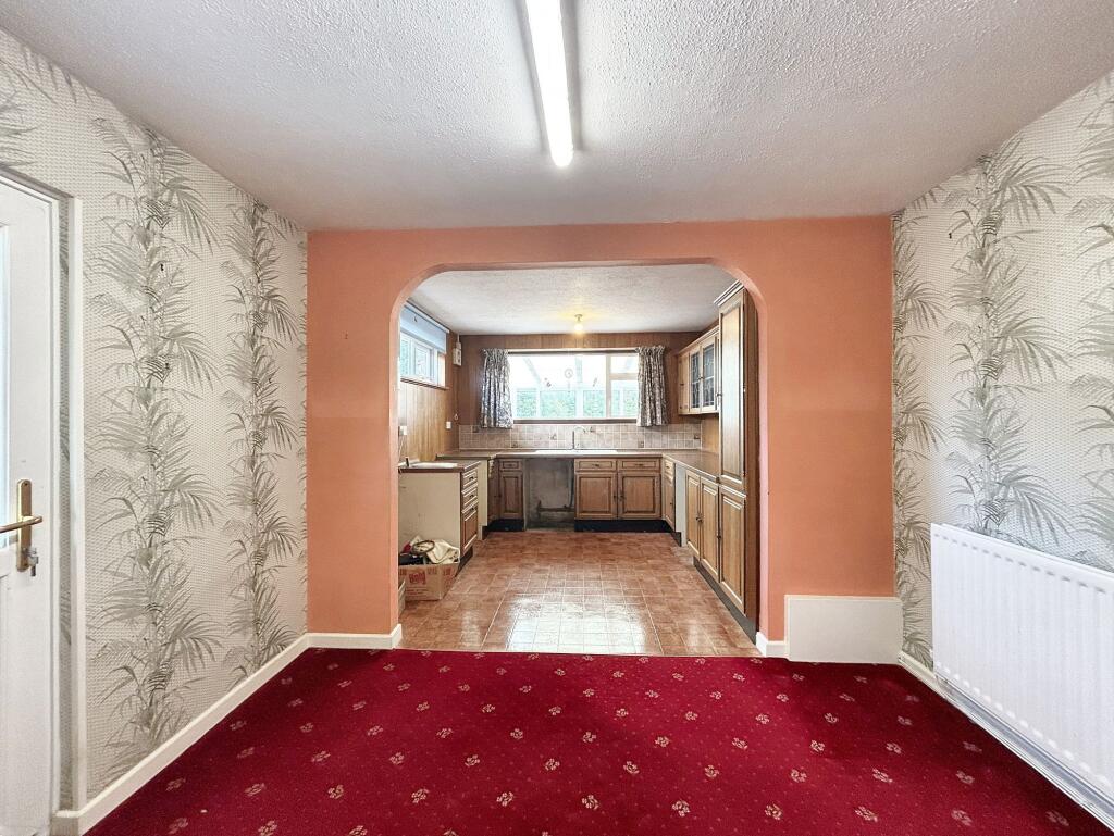 KITCHEN/DINING ROOM