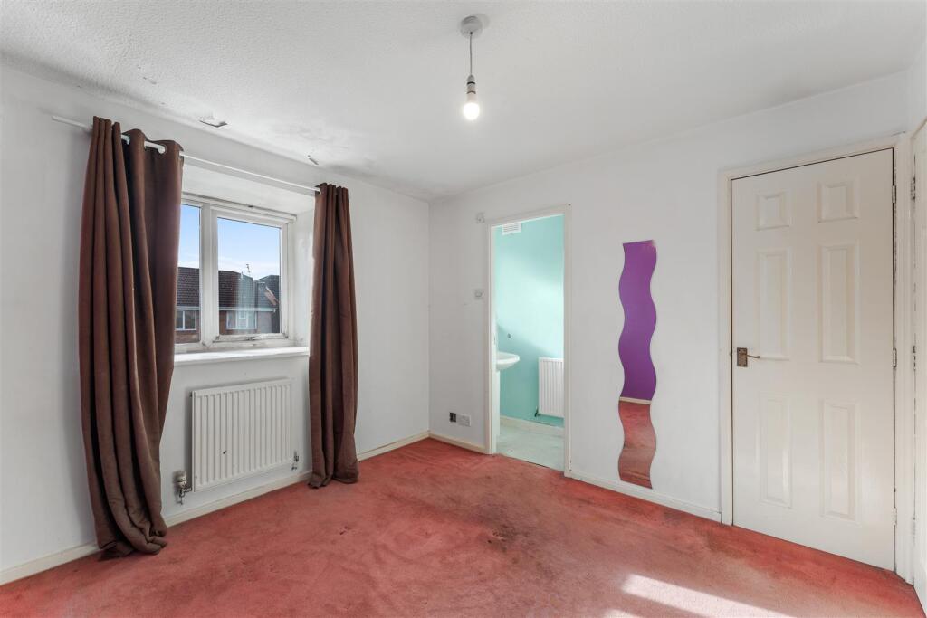 17 Newark Close bedroom 1.jpg