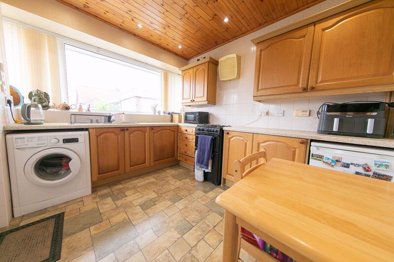 Kitchen &amp; breakfast room