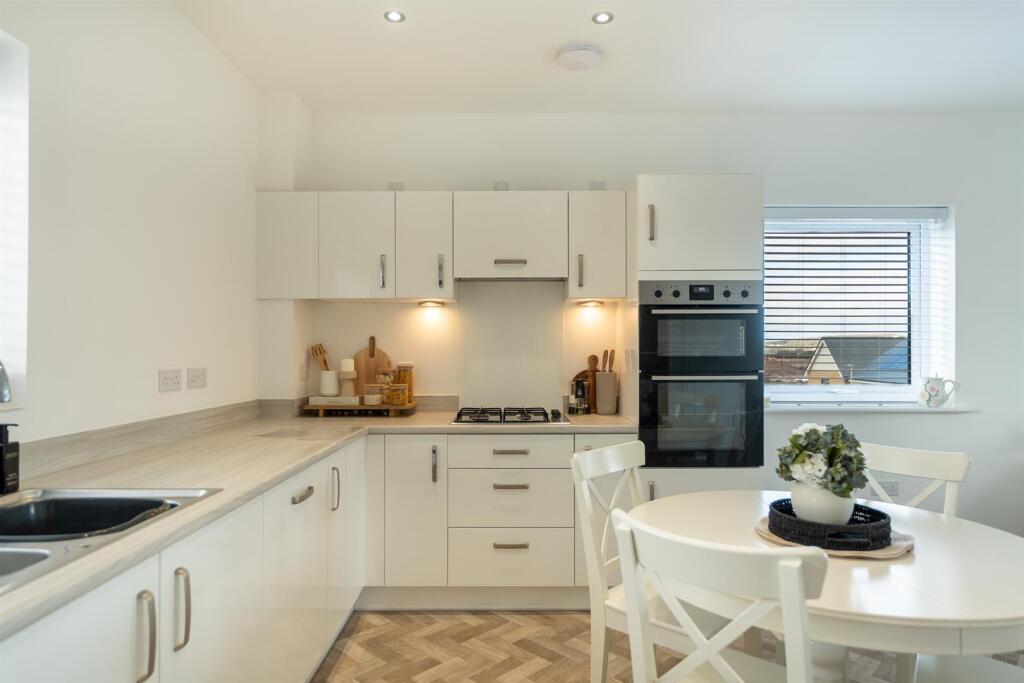 Living Room / Kitchen