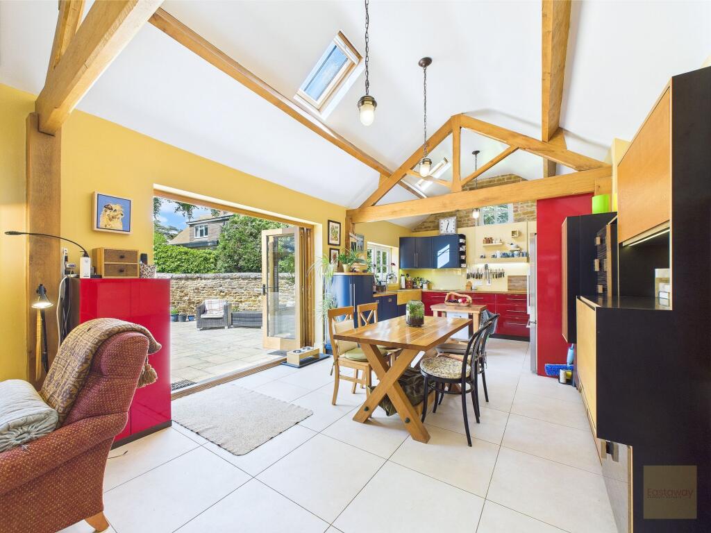 Kitchen / Dining Area
