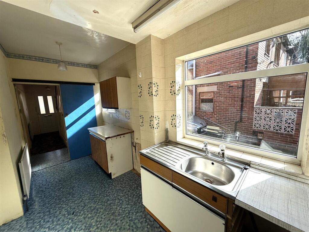 kitchen 2.jpg