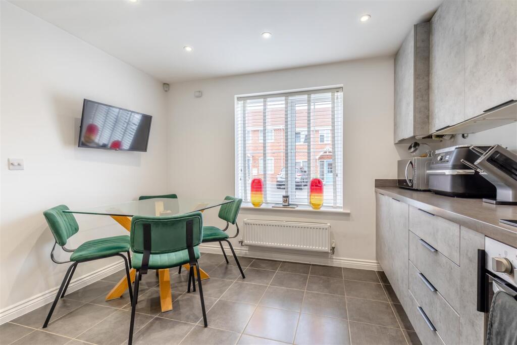 8658495-interior25.jpg