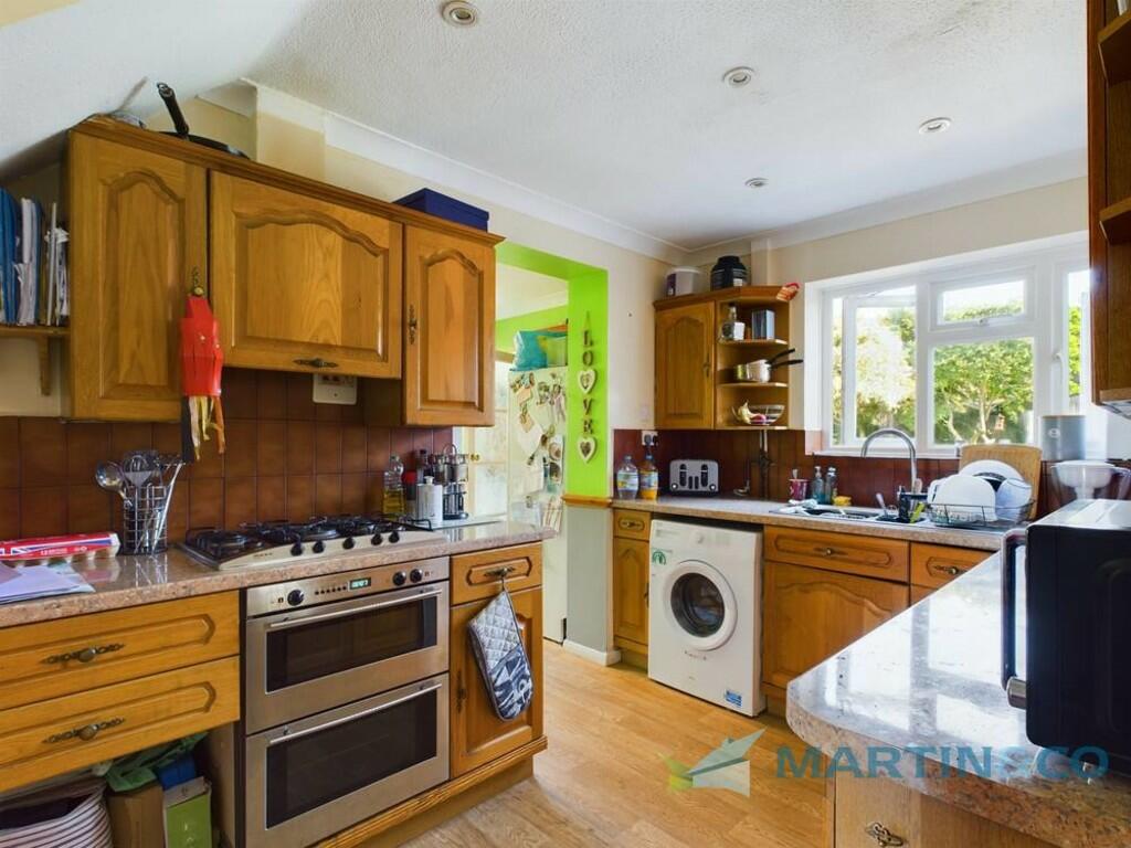 CAM02145G0-PR0024...