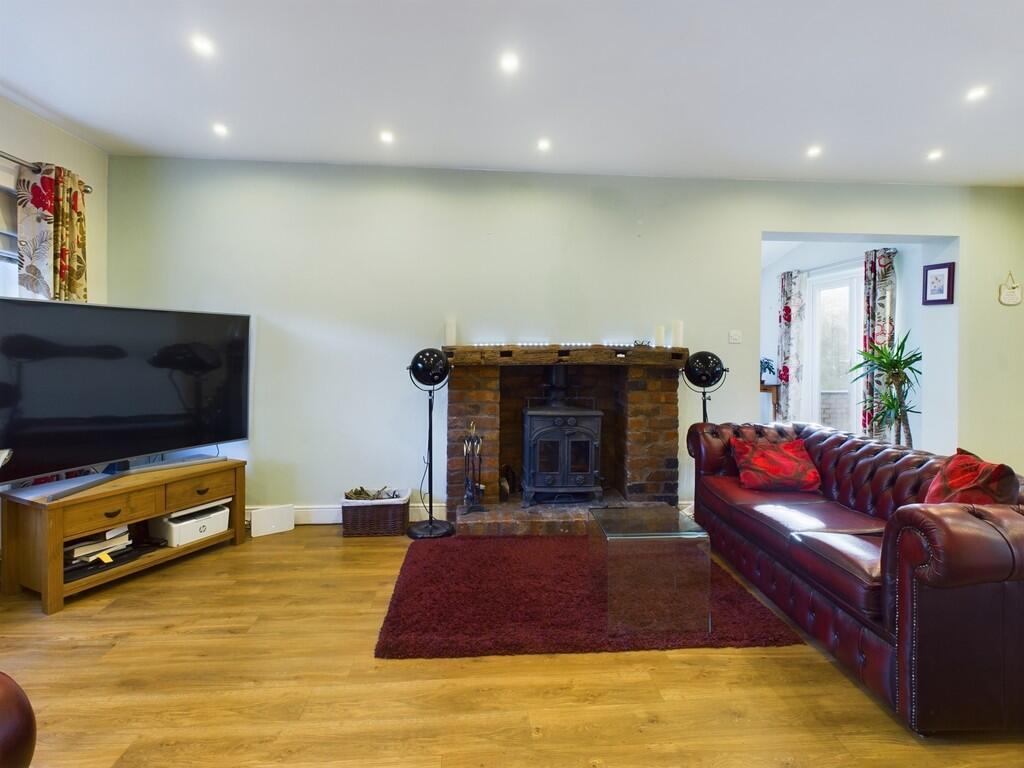 CAM02854G0-PR0306...