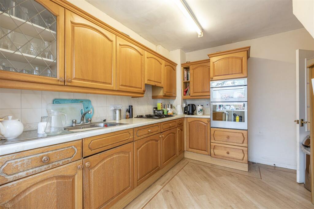 kitchen 2.jpg