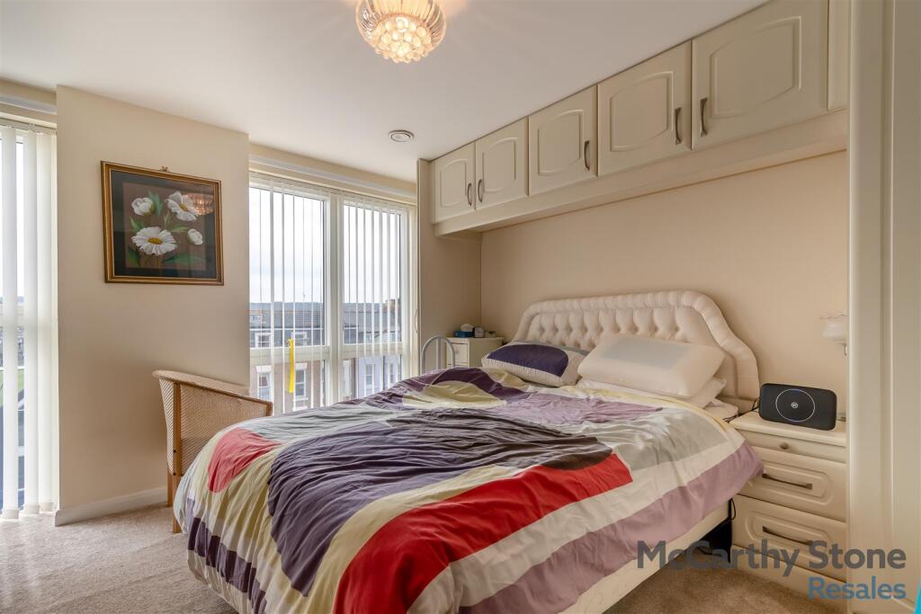8643313-interior01.jpg