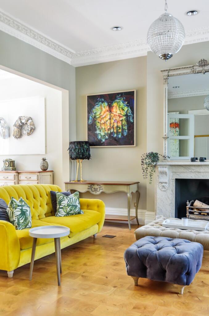 62b2ebaddfcec-l-8637