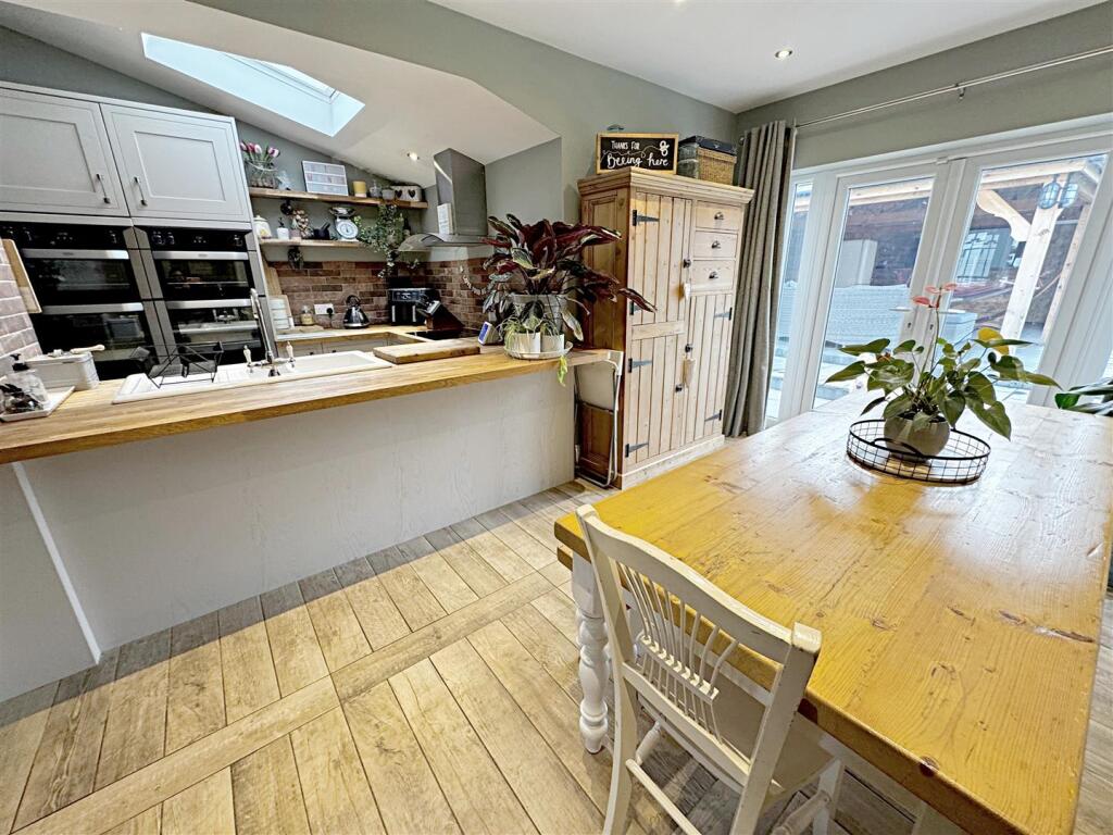 KITCHEN/DINER