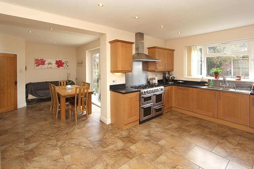 Kitchen/Dining