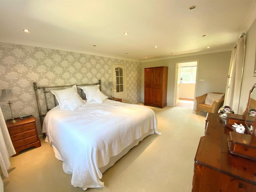 Bedroom 5.jpg