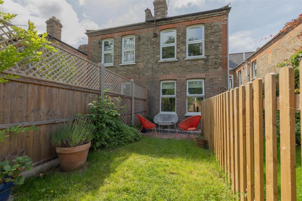Theydon Street, E17