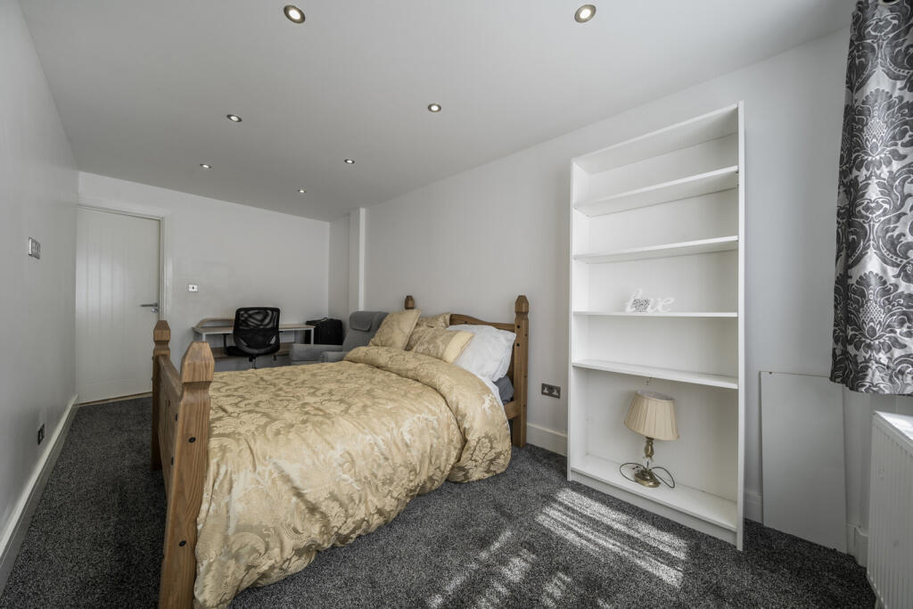 1305841-4-684c045...