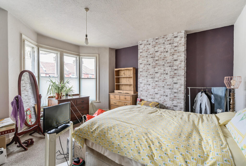 18-682344977165f-...