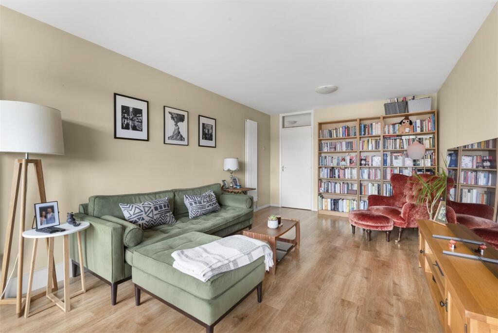 Castle Avenue, E4