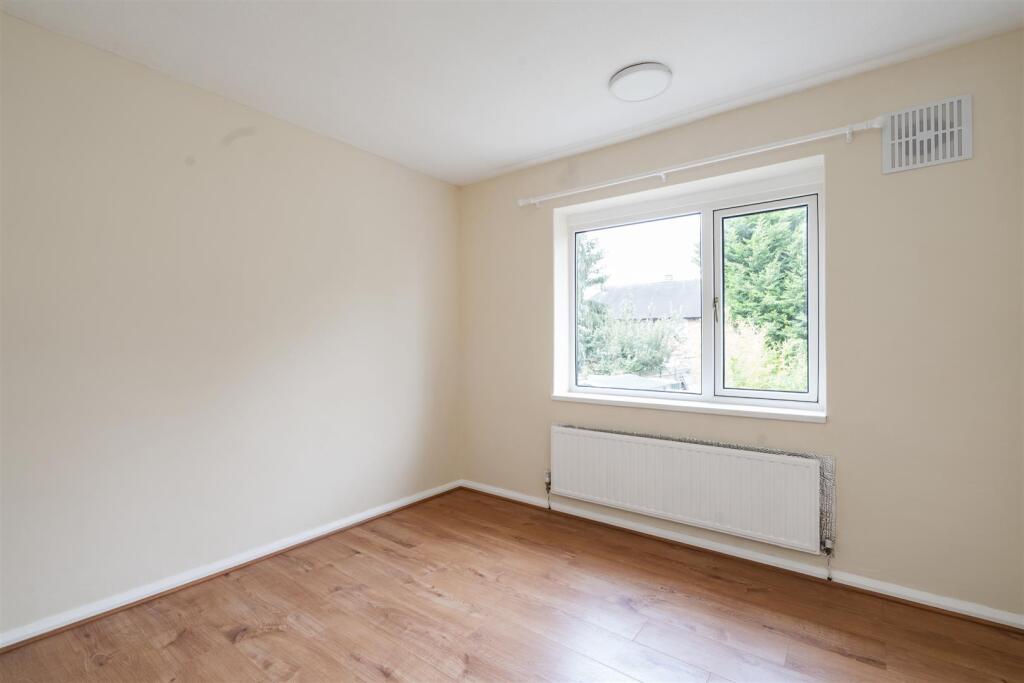 21 Lawnswood Avenue_7.jpg