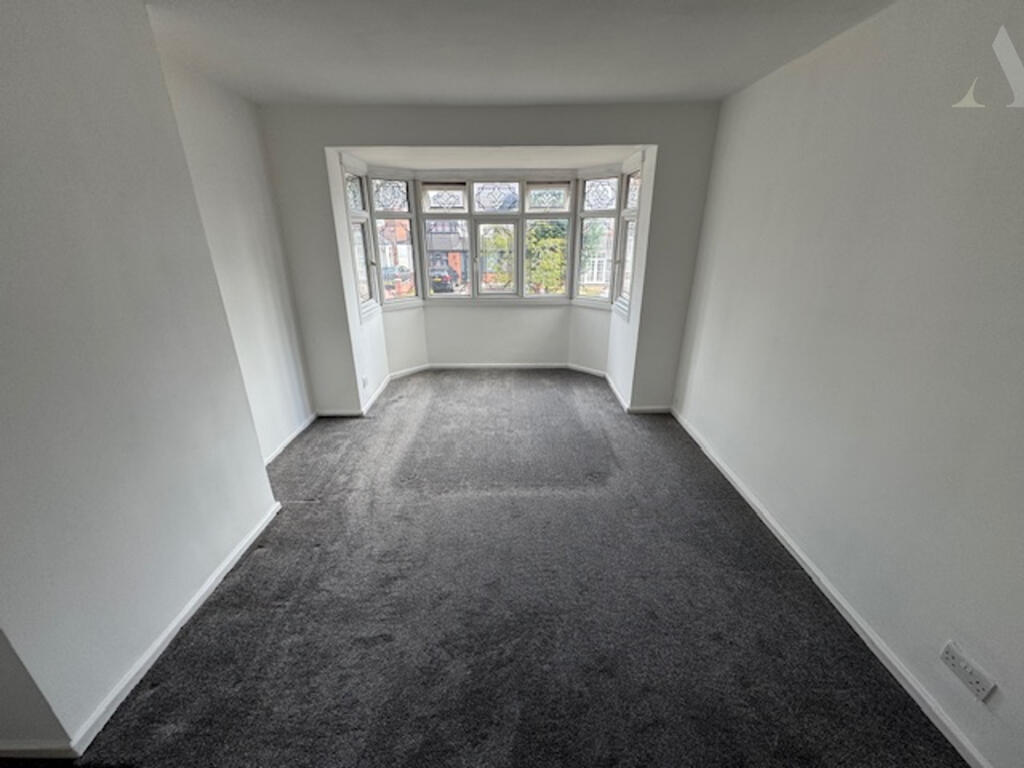 62 Sandhurst Avenue - bedroom 1