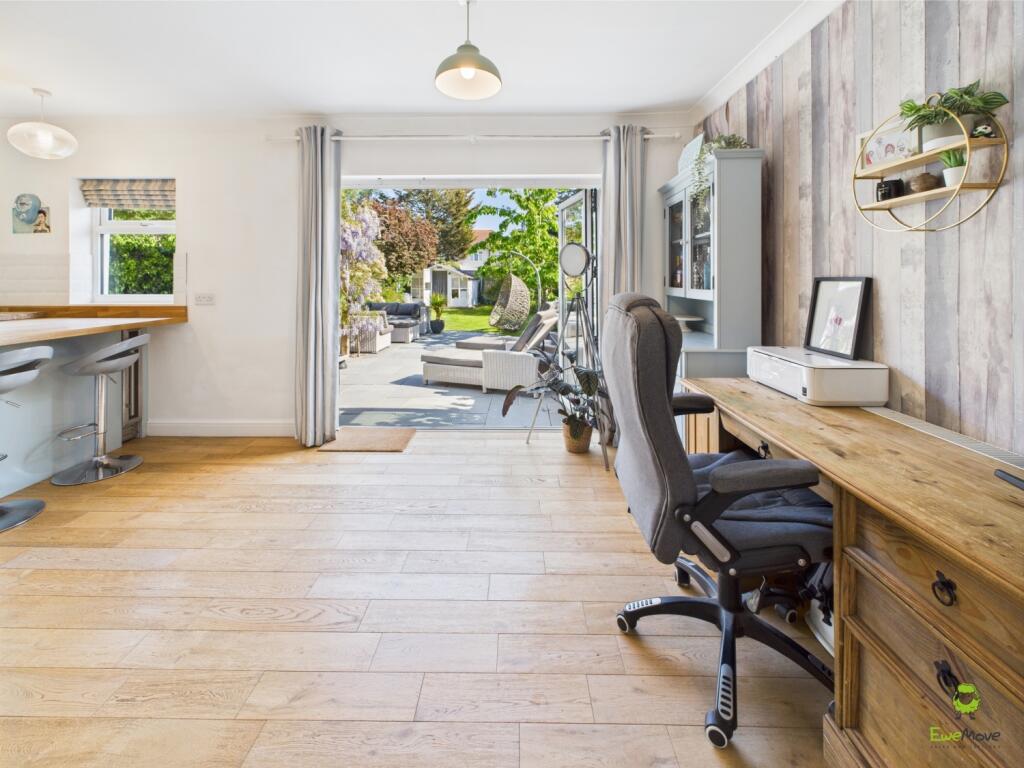 CAM03779G0-PR0229-STILL012