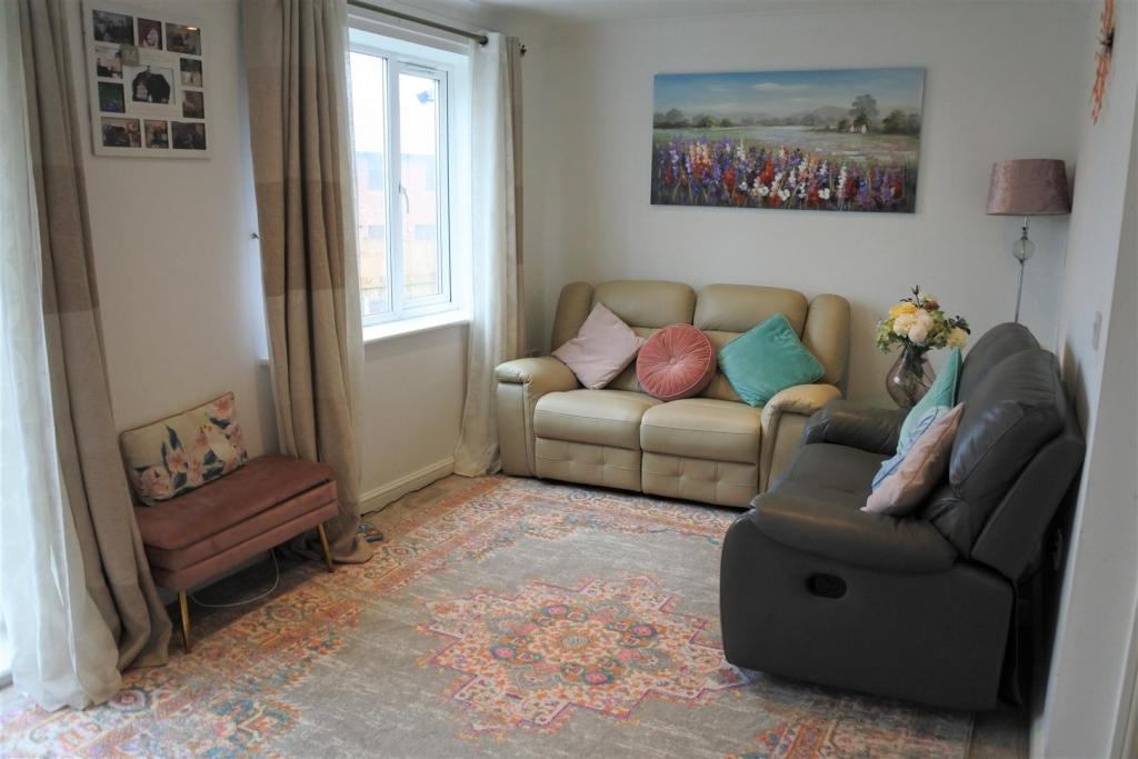 Living Room 3.JPG