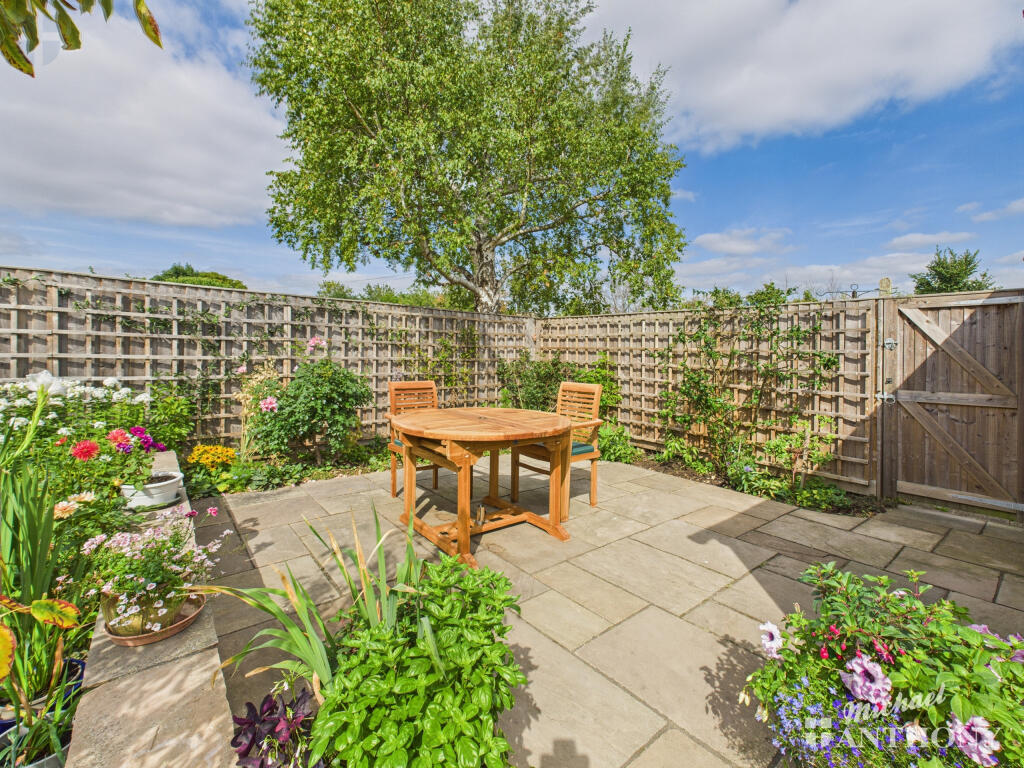 CAM03852G0-PR0396-STILL018