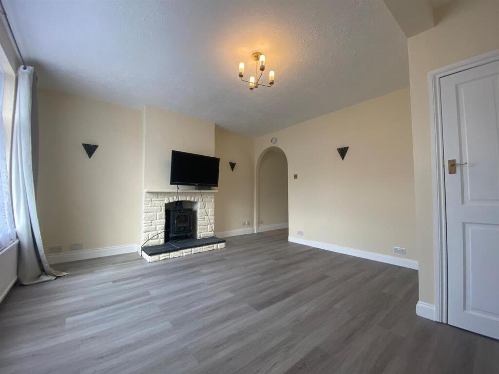 Lounge 2.jpg