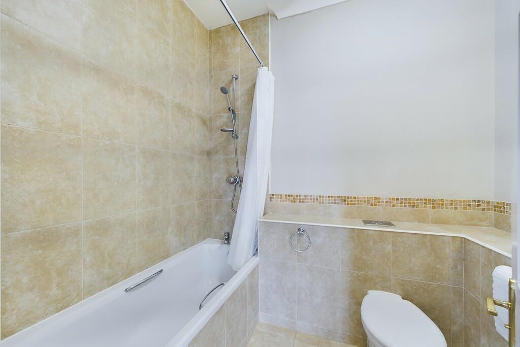 En suite Bathroom