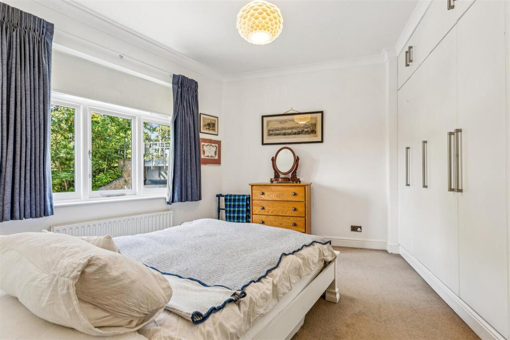 Thames Road, Chiswick, London W4