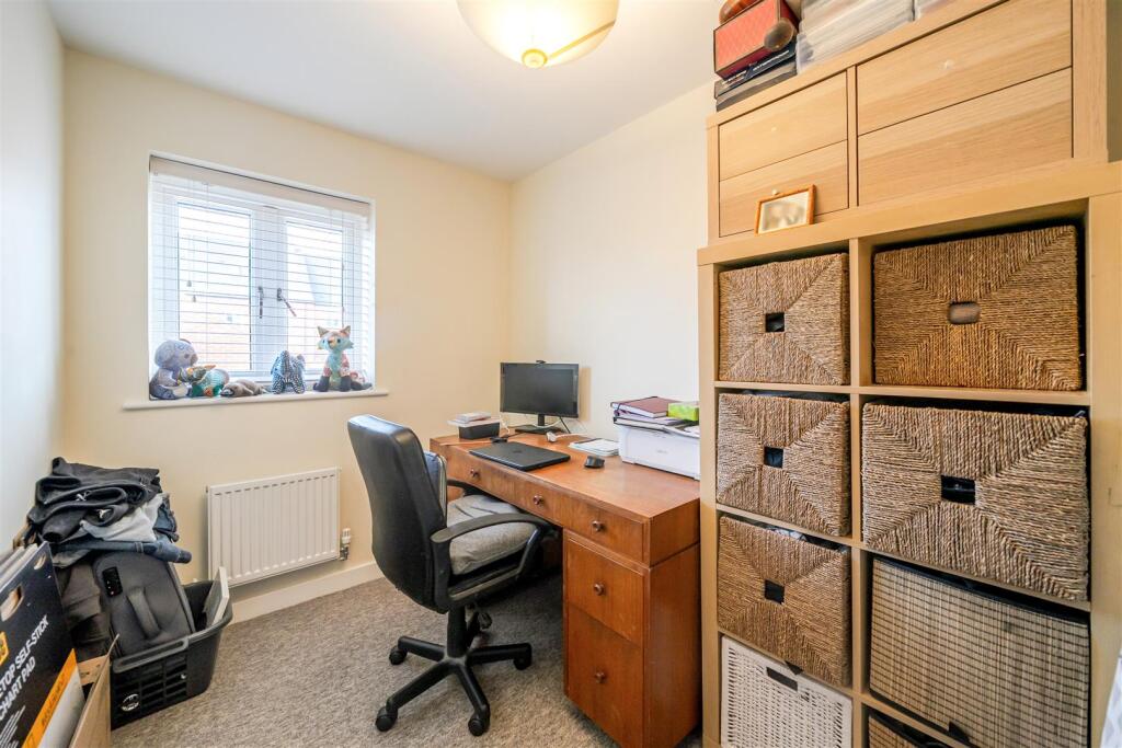 7 Catterick Way, Towcester.jpg