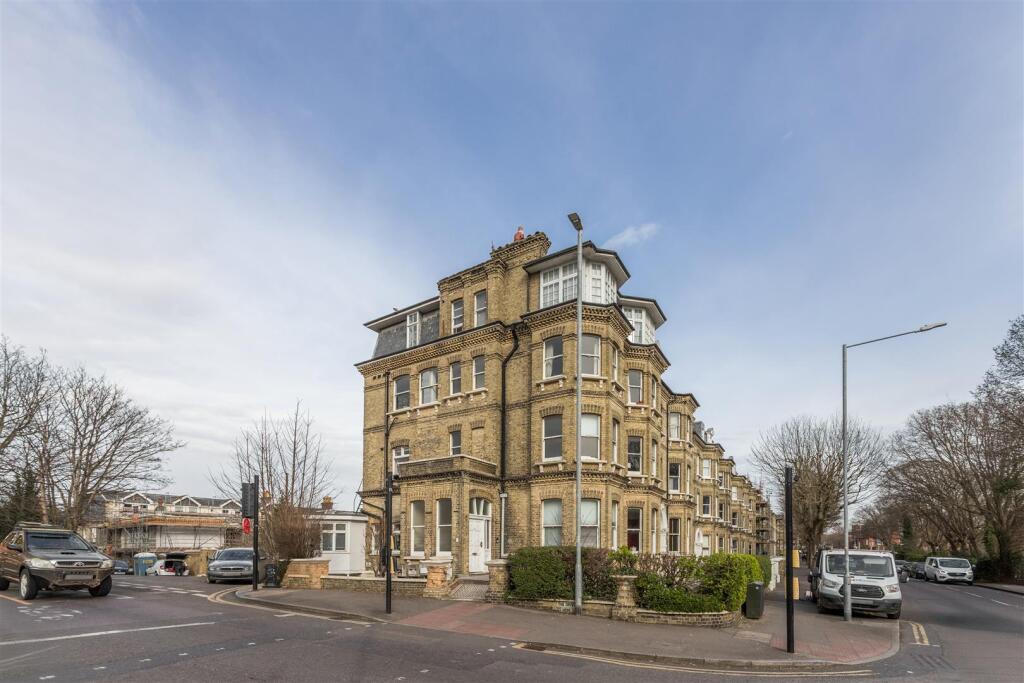 Flat 1, 76 The Drive-19.jpg