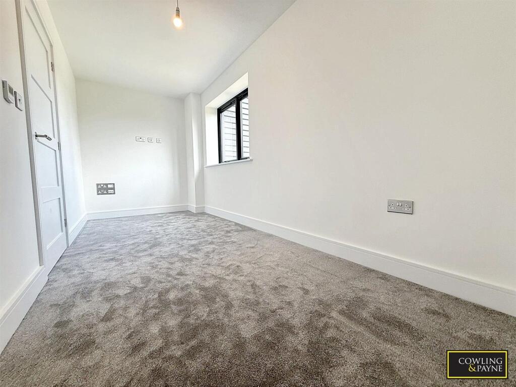 Ground floor bedroom/study