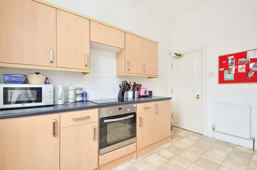 Kitchen2.JPG