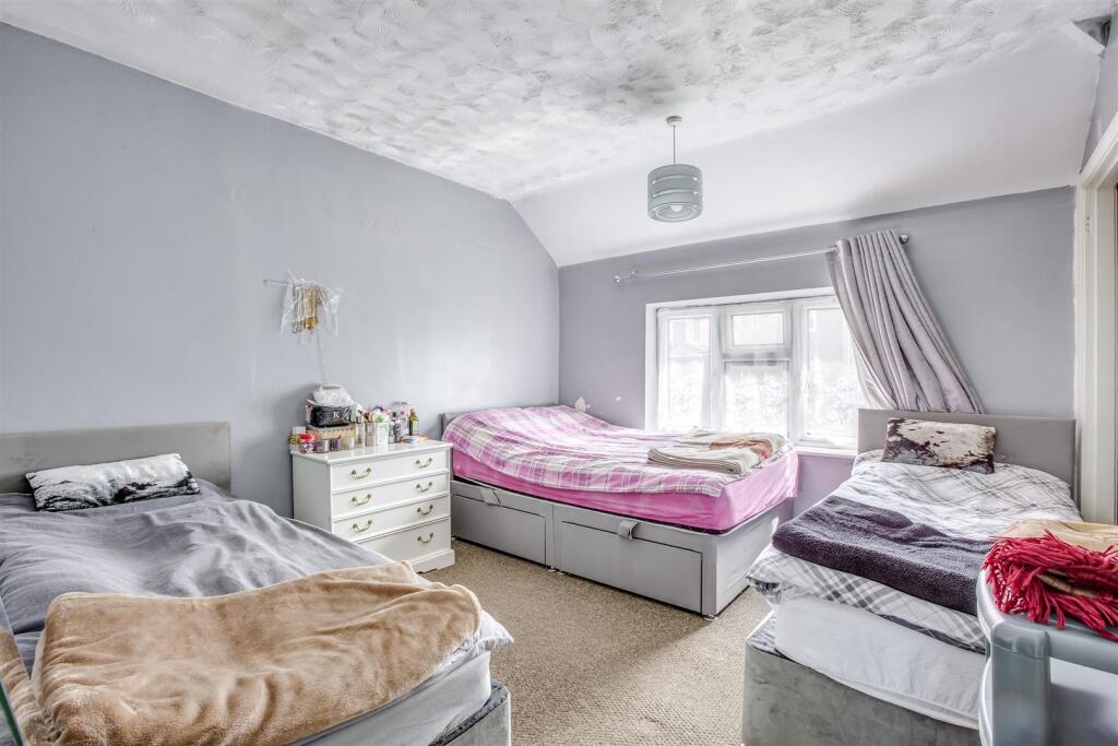 180 Spearing Road, HP12 3LA-3.jpg