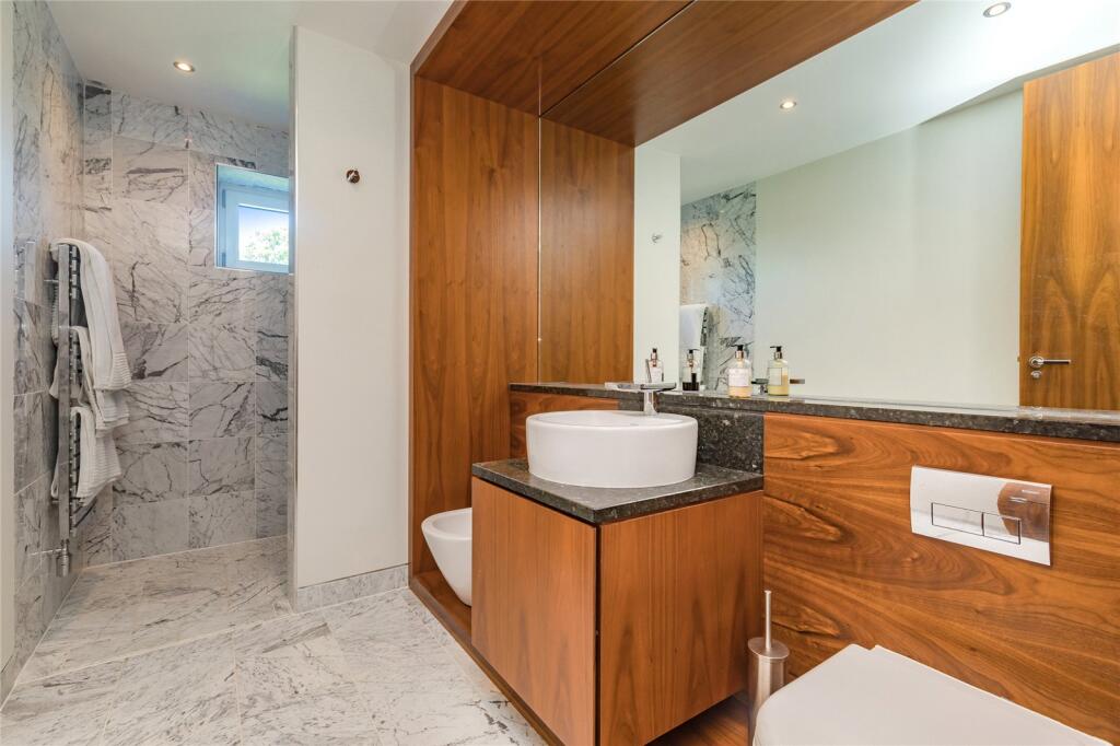 2nd Ensuite To Bed 1