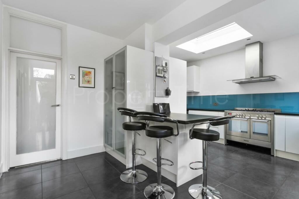 2910202413_PTIME_46 Bidwell Gardens _N11 2AU_015.j