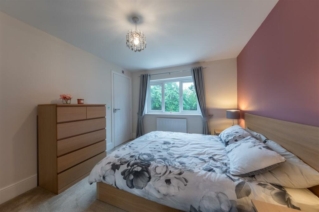 6 Stirling Close-026.jpg